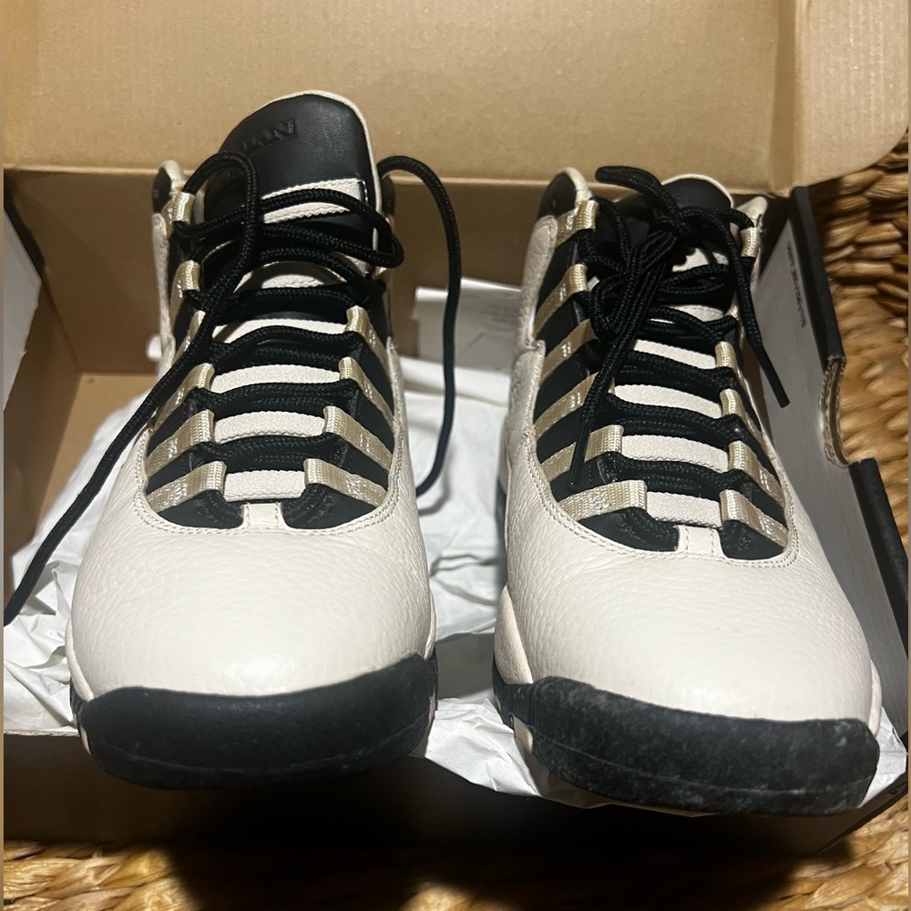 Air Jordan 10 retro. Pearl white/black kids size 5